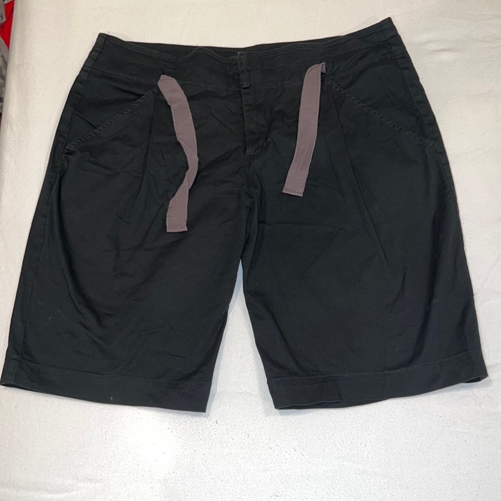 Vince Black Bermuda Short - Picture 1 of 8